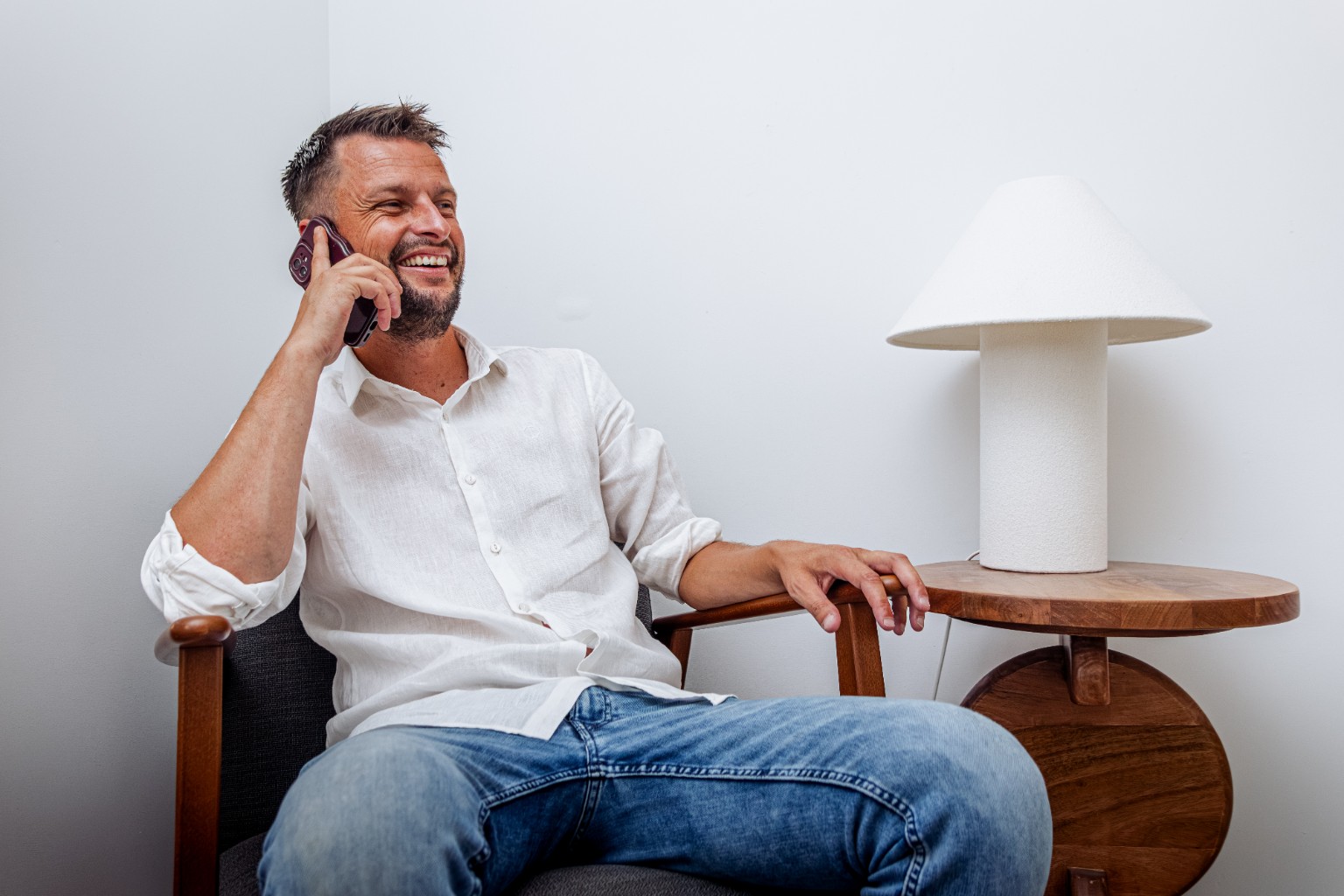 William Renes tijdens een persoonlijk telefoongesprek
